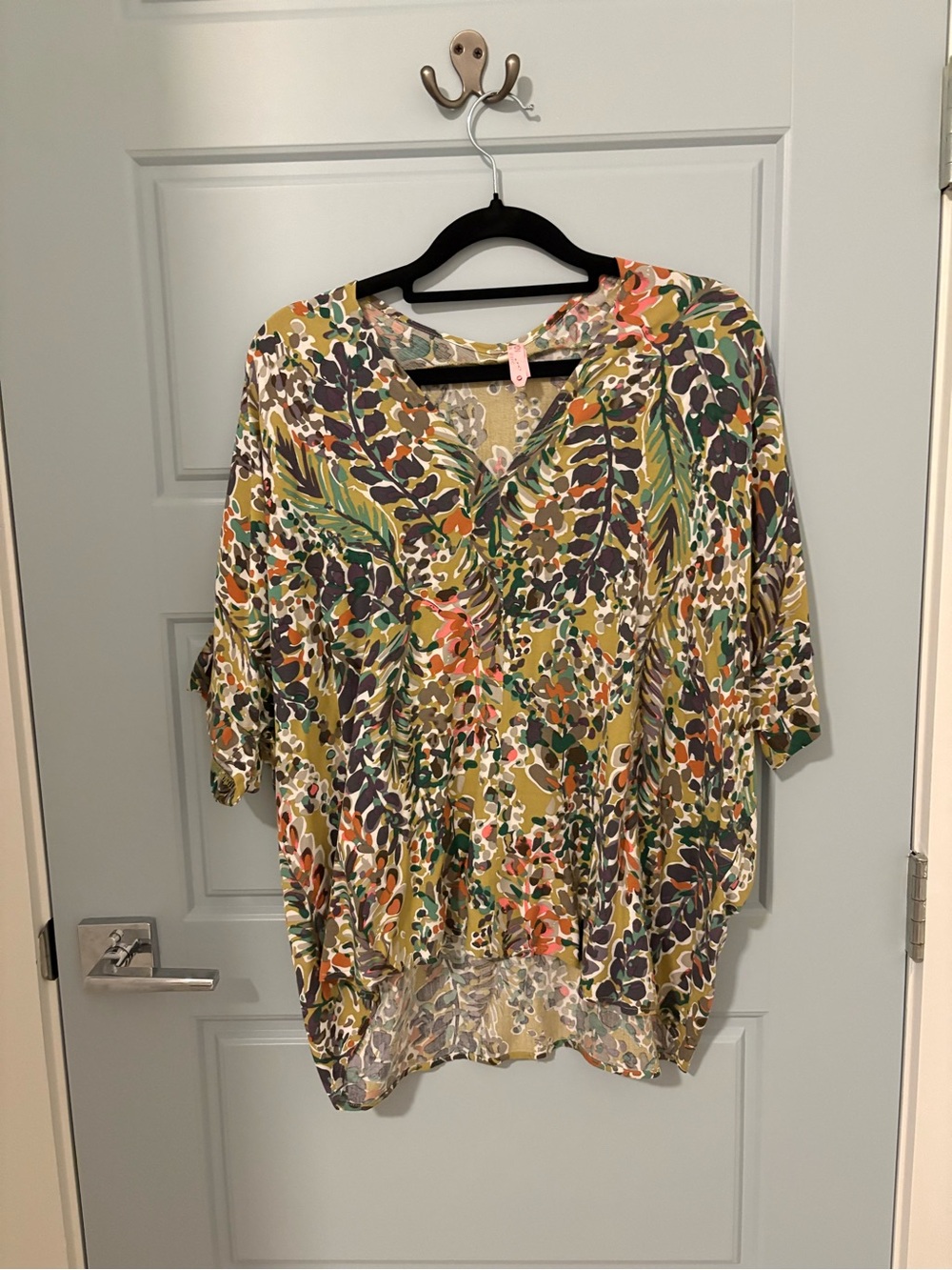 Jodifl Print V-Neck Women's Top in Olive Multi